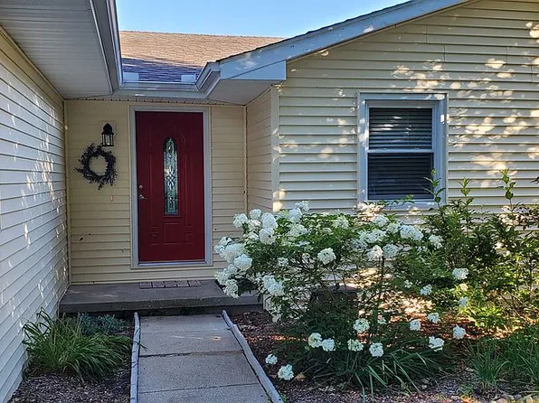 2005 Barberry Cir, Champaign, IL 61821