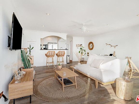 4th image of 11868 Starfish Ln #A