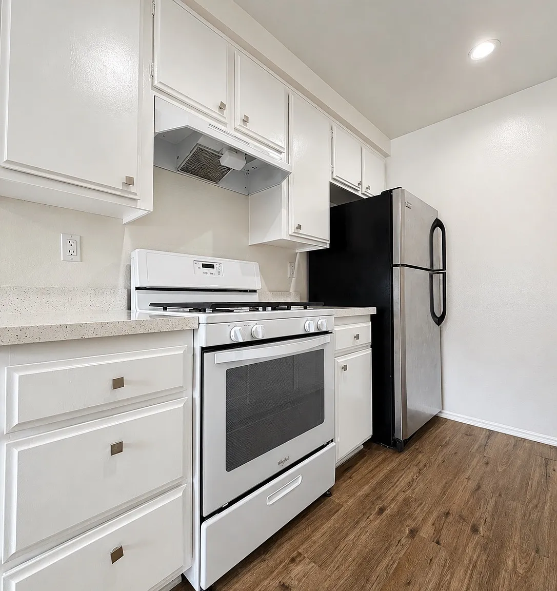2 bed, 850 sqft, $2,550 — Photo 4