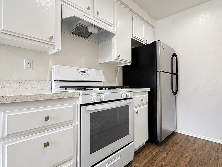 4727 Kester Ave #206 — Photo 4