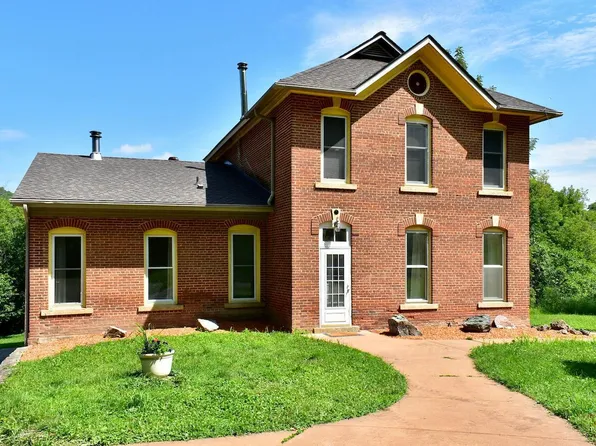 22277 E Burns Valley Rd, Winona, MN 55987