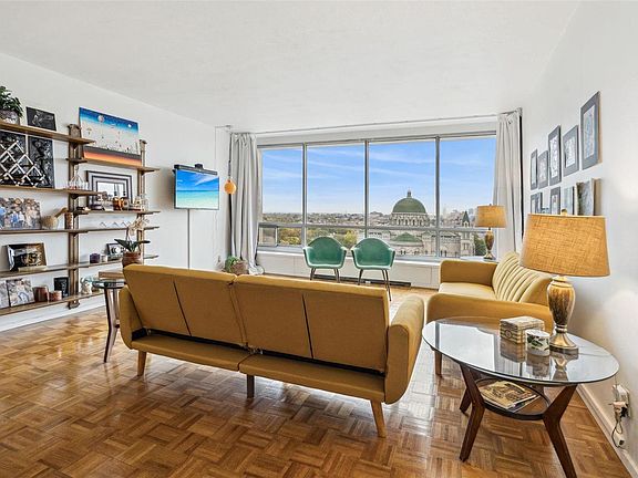 3rd image of 4501 Lindell Blvd APT 14F