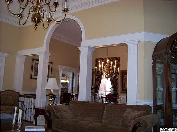 5th image of 220 Carver Ln