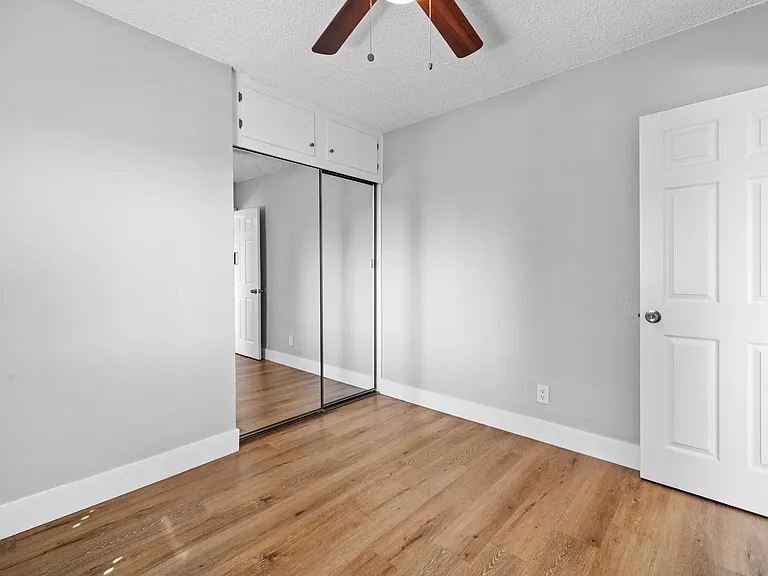 Colima Apartments — Photo 12