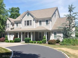 22 Banfield Ln, Saunderstown, RI 02874