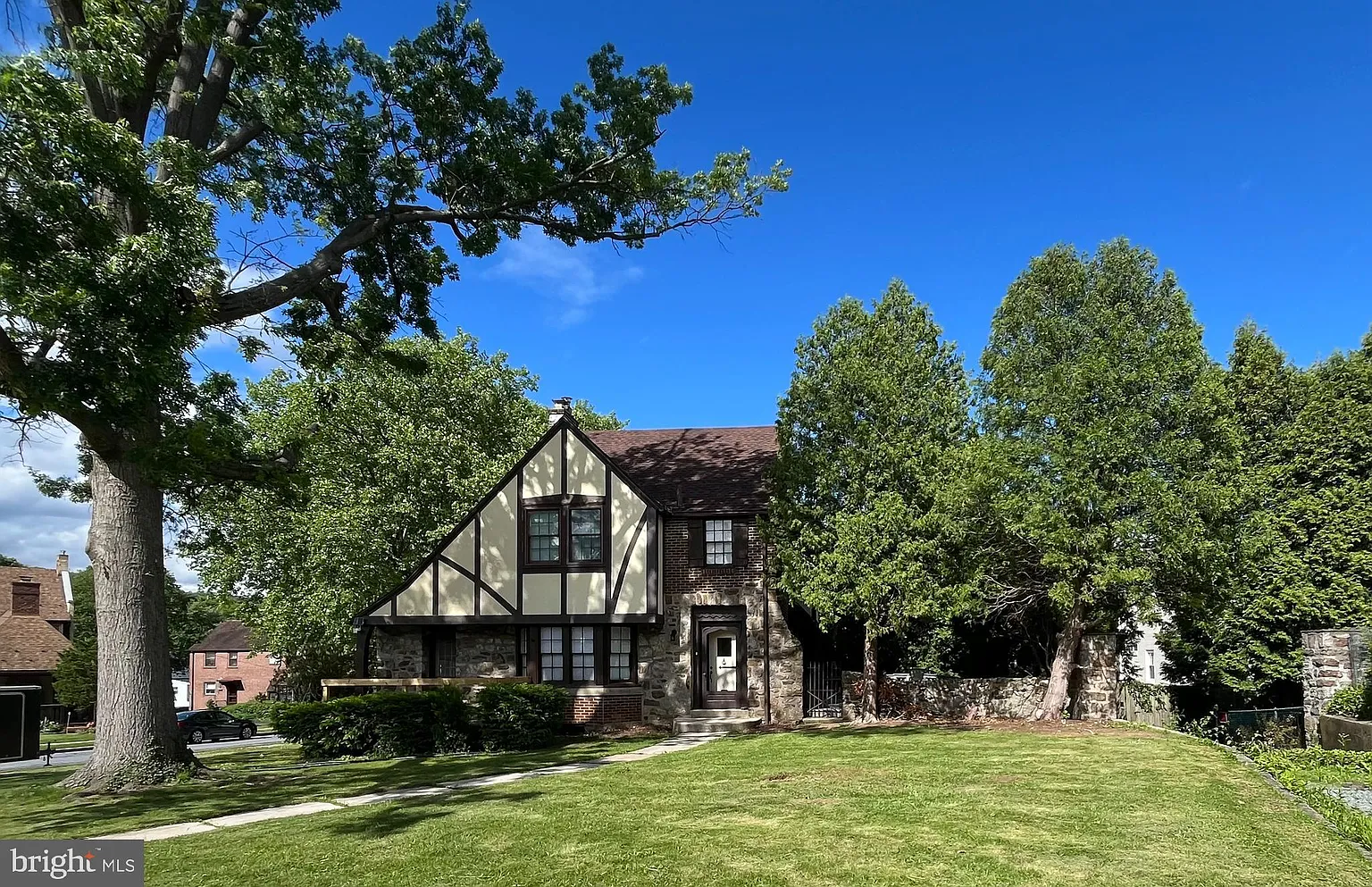 105 Hollywood Ave photo 1