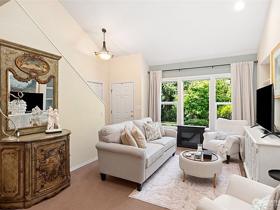 3rd image of 1524 Marine Drive