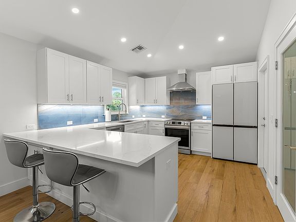 3rd image of 655 26th Ct