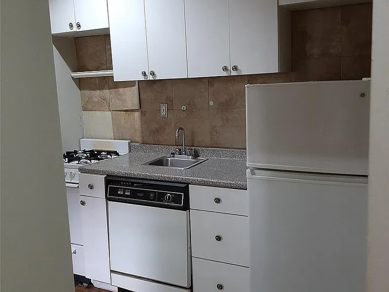 1 Hillside Ave #1A — Photo 17