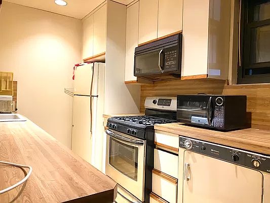 2nd image of 19942 21st Ave Floor 2