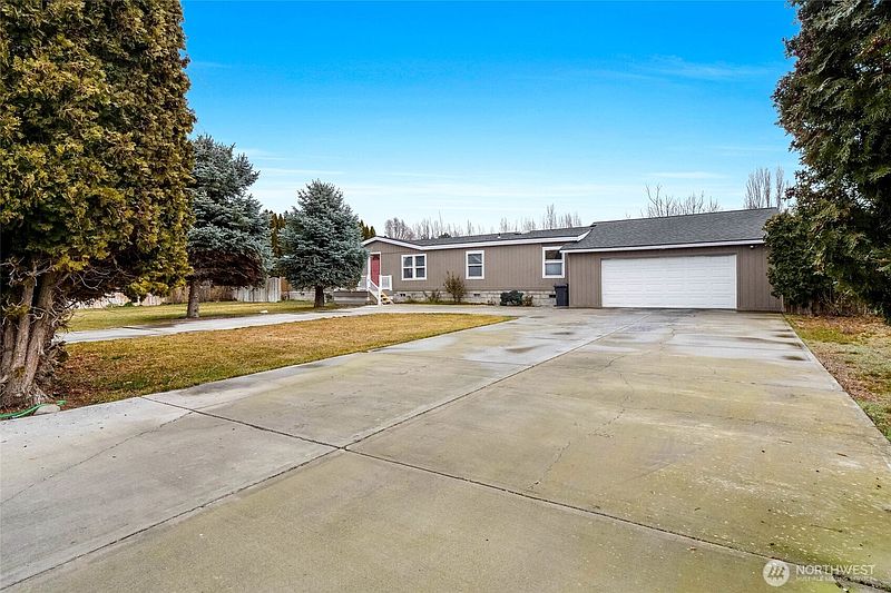 3rd image of 3431 Firouzi Drive NE