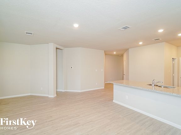 5th image of 2705 La Mundial St