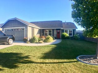 6411 Three Rivers Dr, Pasco, WA 99301