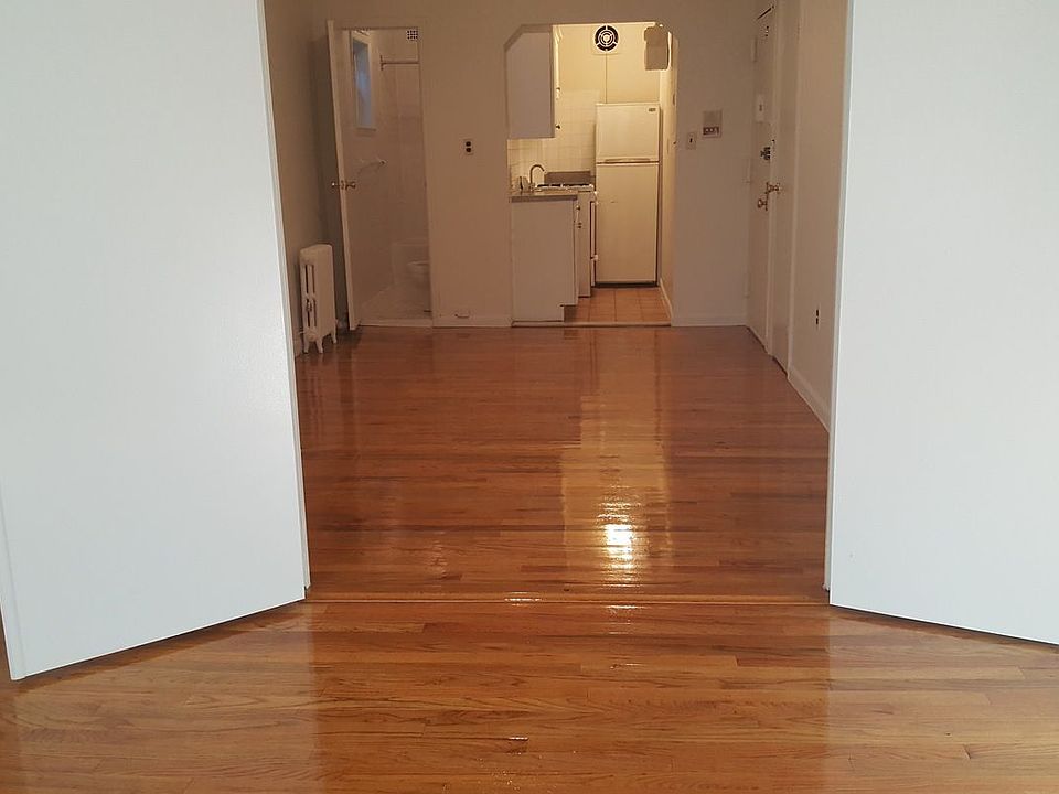 2nd image of 235 W 19th St APT 3B