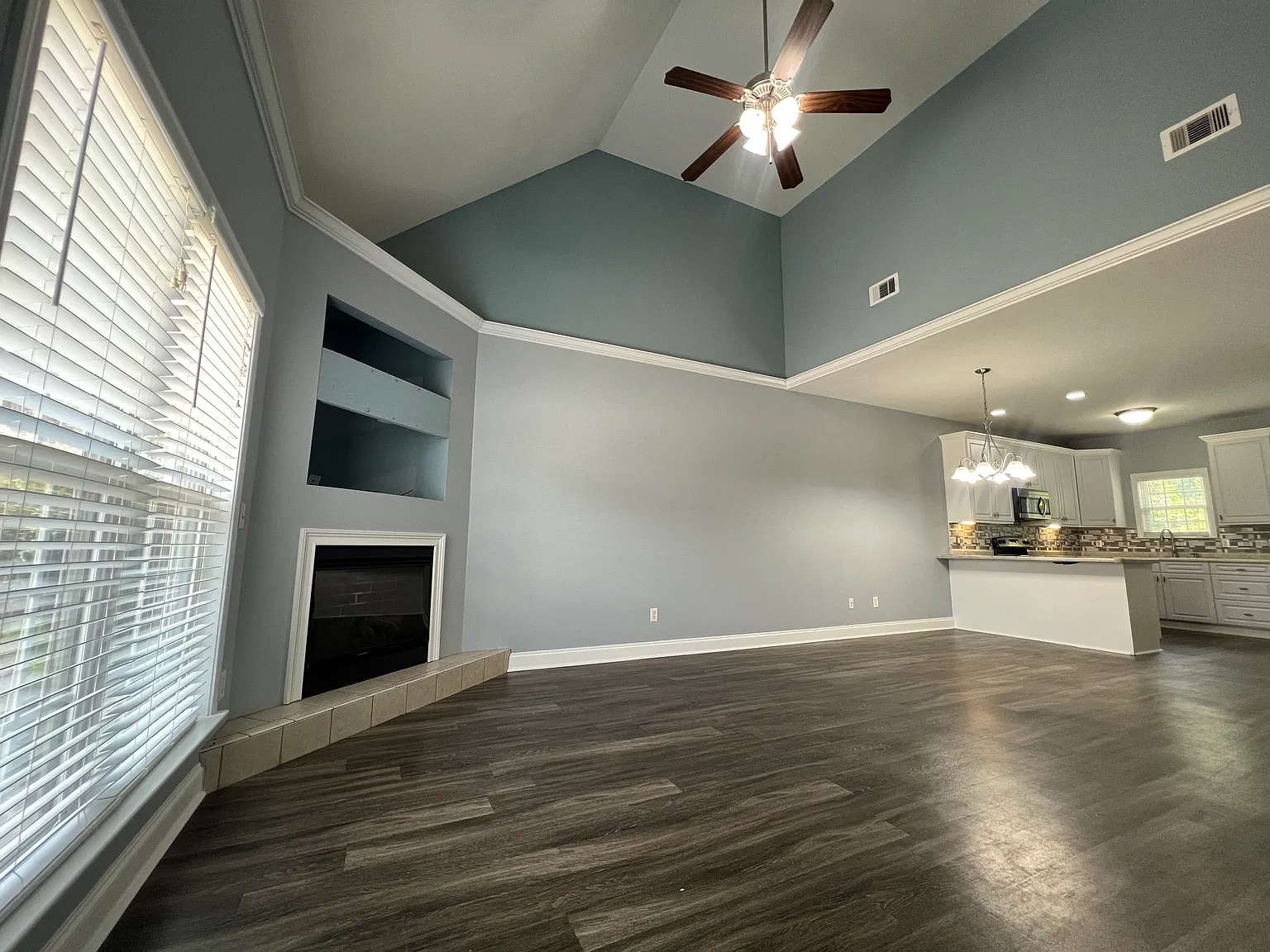 3 bed, 2.5 bath, 1524 sqft, $1,700 — Photo 4