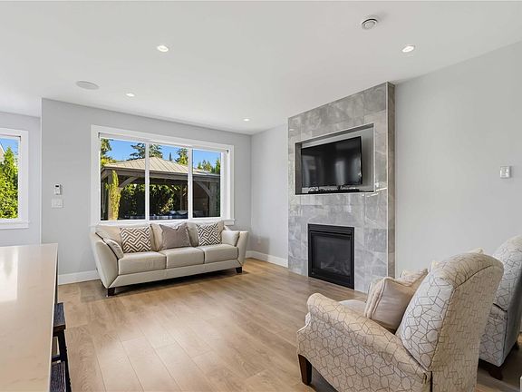 5th image of 1176 Clarke Rd