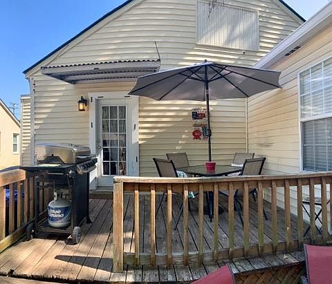 Back deck, great for entertaining!