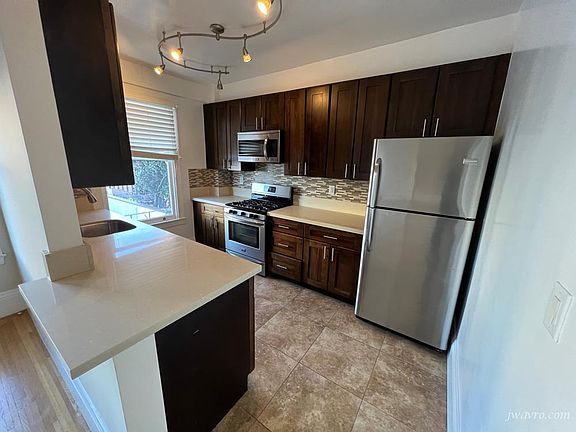 5th image of 1000 Powell St APT 21