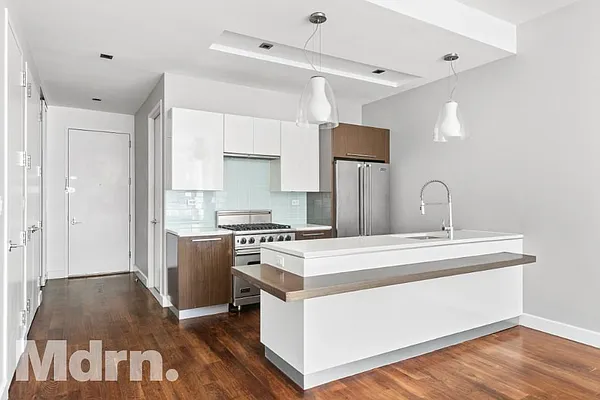 Rented by Mdrn Residential | media 26