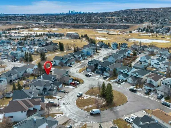 52 W Country Hills Grn NW, Calgary, AB T3K 4Y4