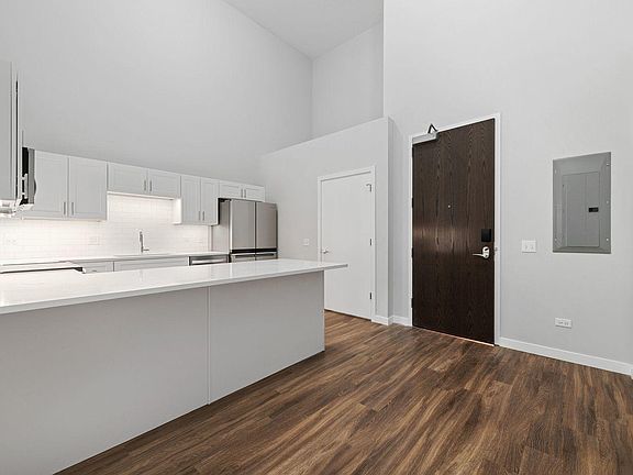 3rd image of 1900 W Lawrence Ave APT 227