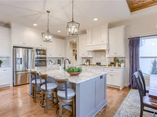 4611 Mund Rd, Shawnee, KS 66218