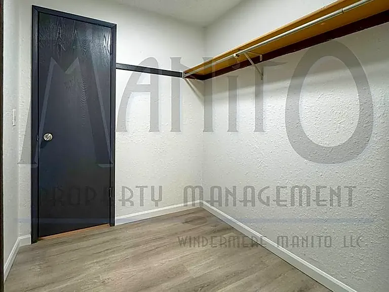 Regency Park Apartments — Photo 12