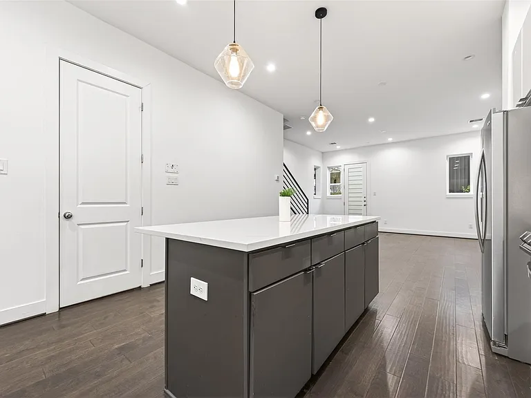 5841 Dolores St — Photo 6