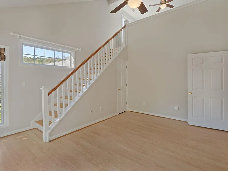 1081 Wintergreen Ln — Photo 38