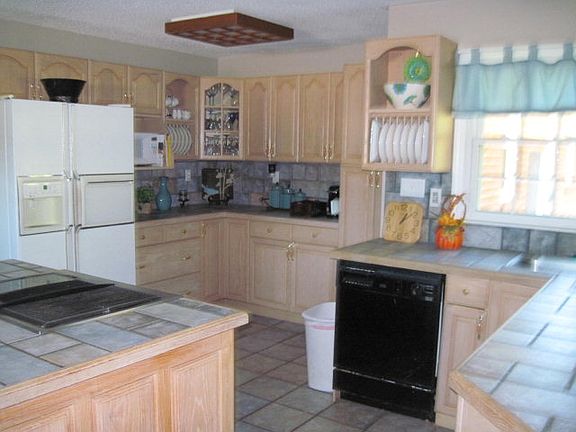 2nd image of 1112 Green St