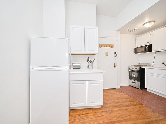 4th image of 274 W 71st St APT 7