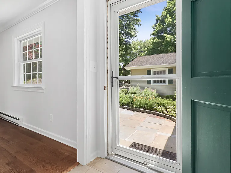 182 Weaver St — Photo 31