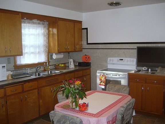 4th image of 5951 W Leland Ave