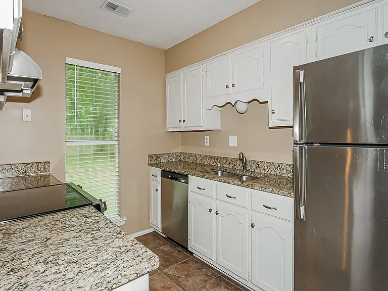 6635 Dunbarton Dr — Photo 7