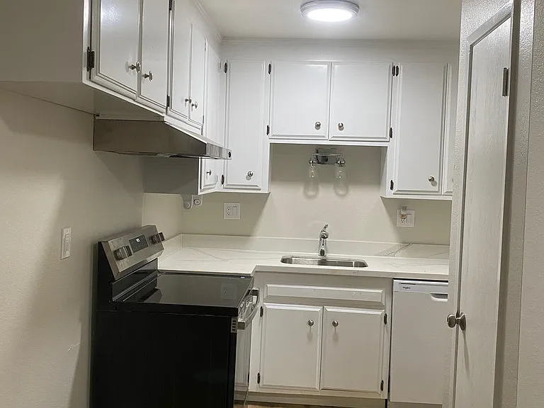 912 Civic Center Dr #2 — Photo 2