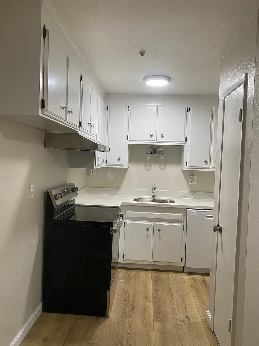 Building Photo - 912 Civic Center Dr #2