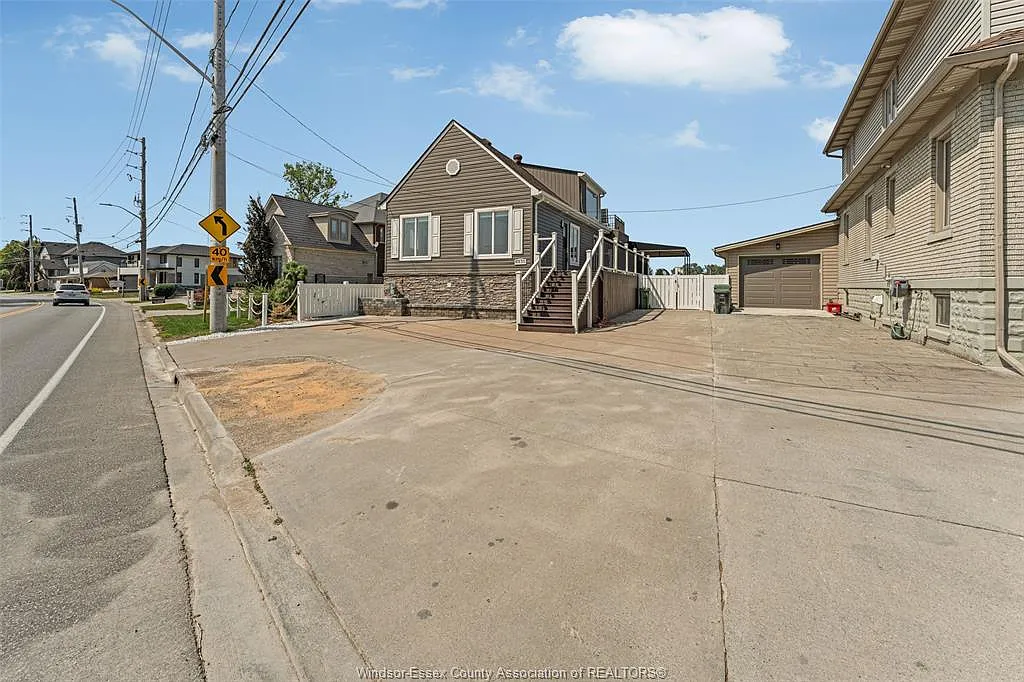 Building Photo - 8830 Riverside Dr E