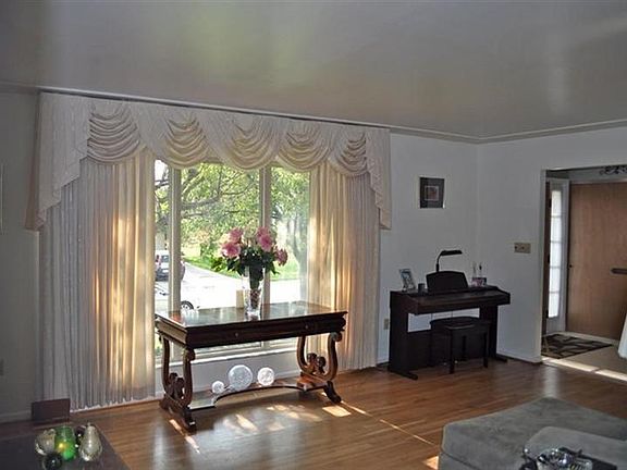 5th image of 6464 Rangeview Dr