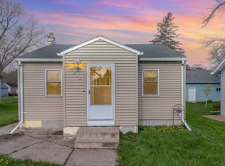 303 S 4th St, Henderson, MN 56044