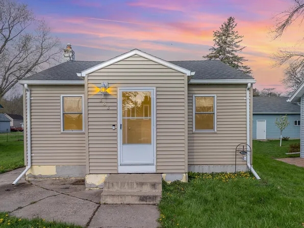 303 S 4th St, Henderson, MN 56044