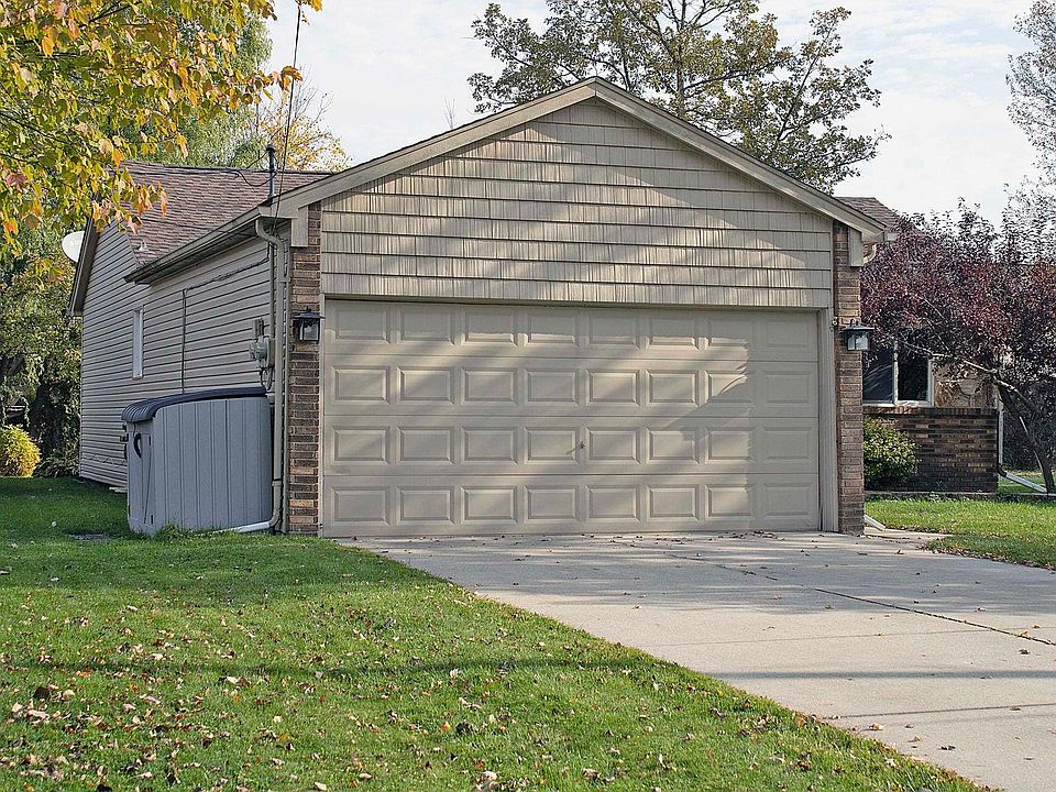 33115 Killewald St, photo 3