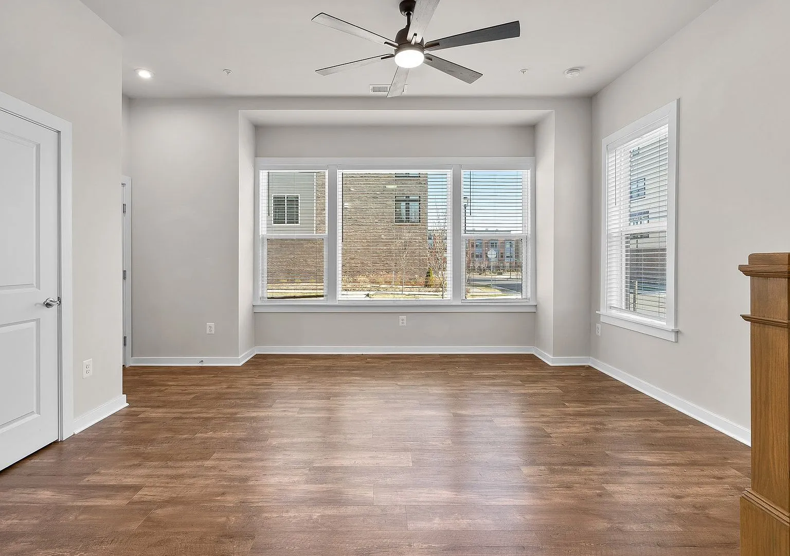 3BD/2.5BA - Derwood Townhouse Condo - Attached 1 Car Garage — Photo 3