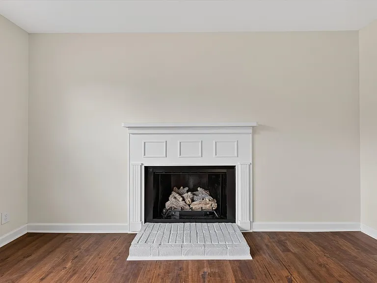 607 Granger Ln — Photo 8