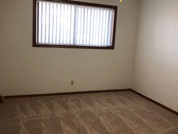 4th image of 5006 California St #16