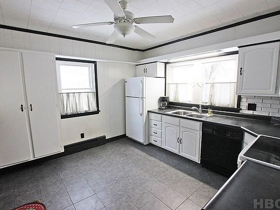 5th image of 617 W Center St