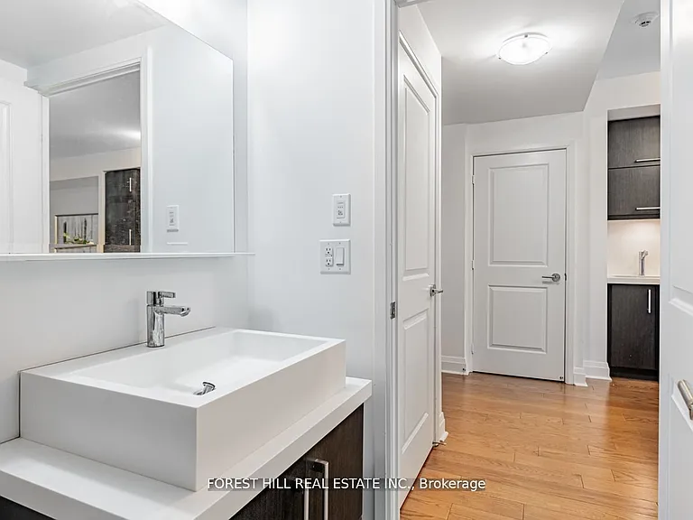 1080 Bay St #505 — Photo 15