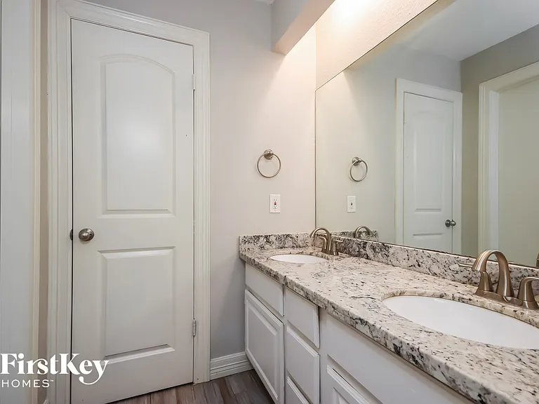 3210 Lake Stream Dr — Photo 9