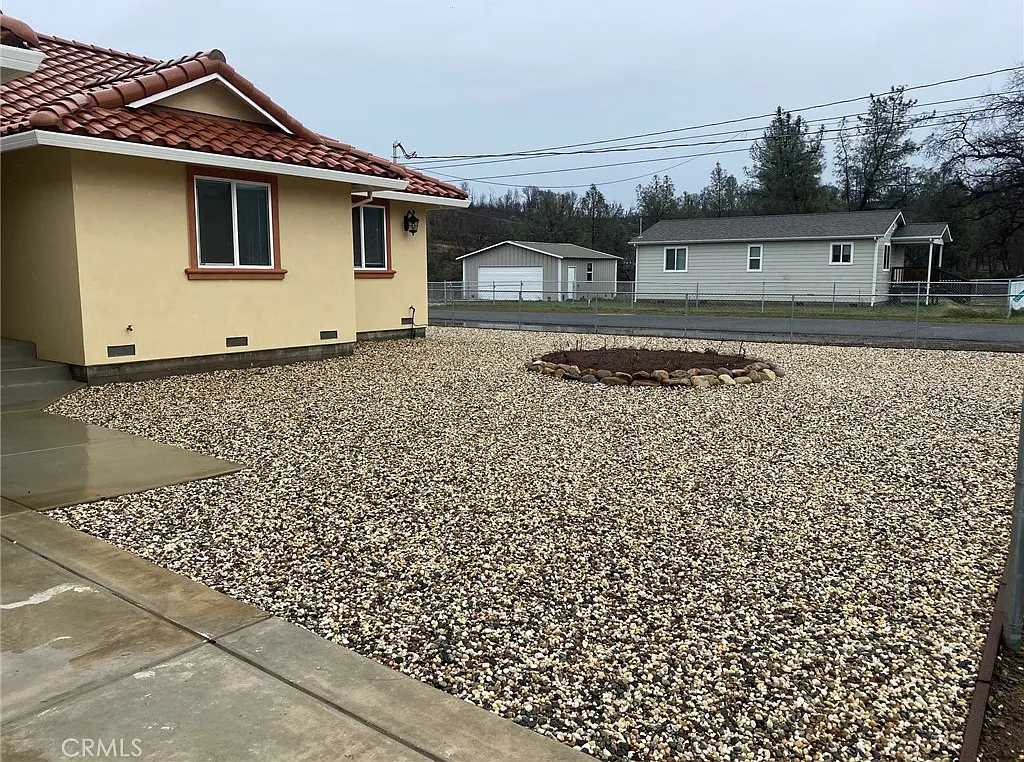3 bed, 1350 sqft, $2,600 — Photo 2