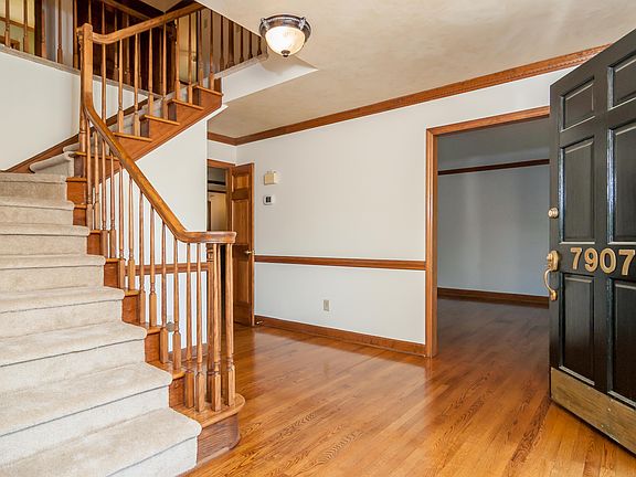 2nd image of 7907 Sunnyvale Ln