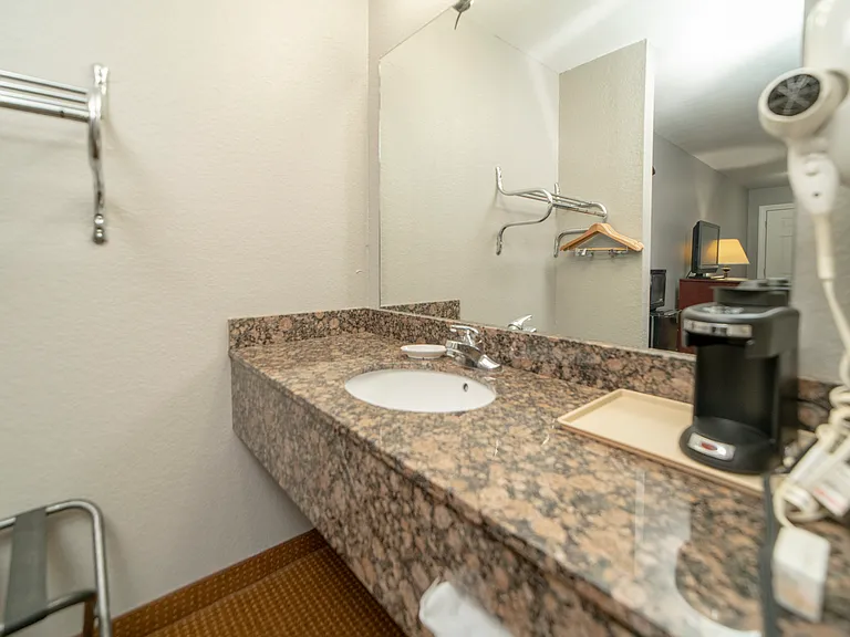 124 N Broadview St #A — Photo 9